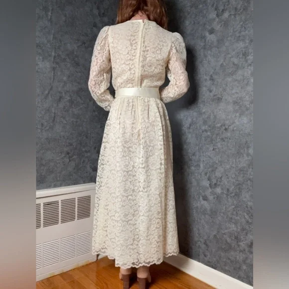 Vintage 1970s Ivory Lace Wedding Dress | Long Sleeve Boho Bridal Gown | XS–S - Picture 3 of 3